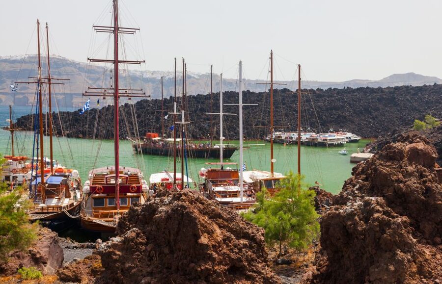Santorini: Thirassia Islands and Volcano Guided Cruise - Getting from your hotel to Athinios Port