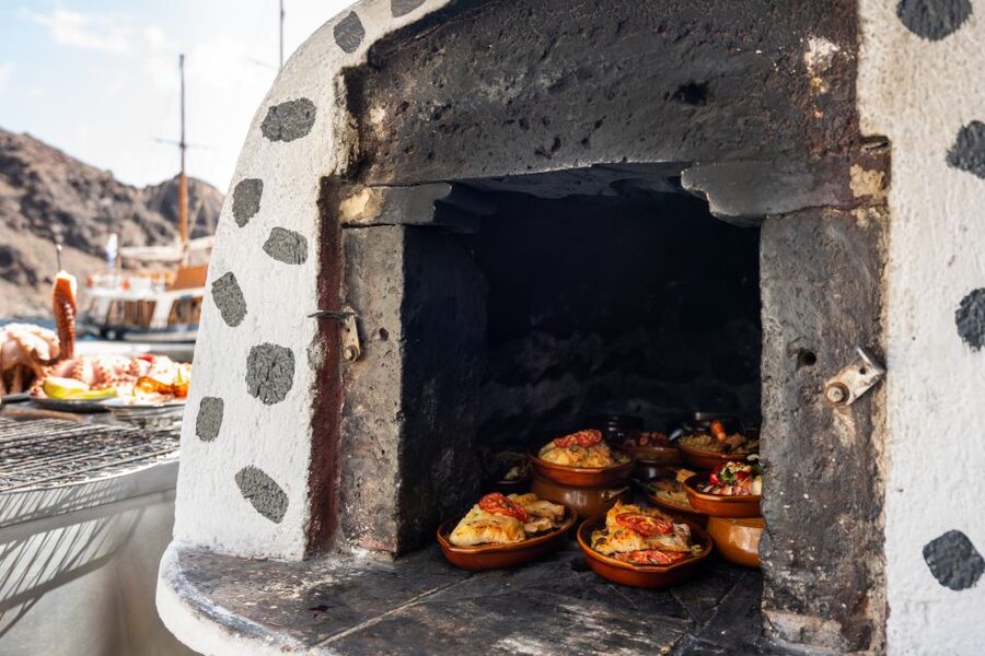 Santorini: Volcanic Islands Cruise with Hot Springs Visit - Palea Kameni and the so-called hot springs