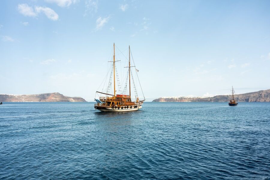 Santorini: Volcanic Islands Cruise with Hot Springs Visit - Sailing around the caldera cliffs