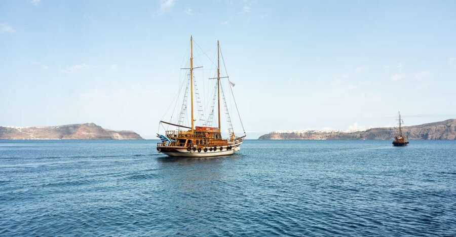 Santorini: Volcanic Islands Cruise with Hot Springs Visit - Adding Oia sunset to the cruise