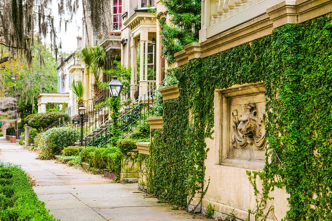 Savannah Land & Sea Combo: City Sightseeing Trolley Tour with Riverboat Cruise - Seating, food, weather, and onboard comfort