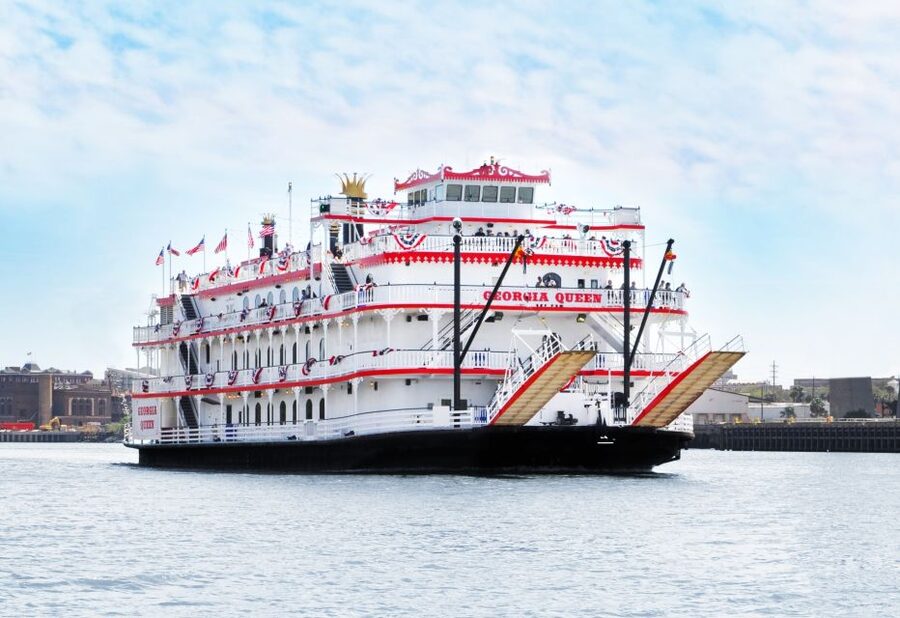 Savannah: Riverboat Narrated Harbor Sightseeing Cruise - Picking the best seat on the boat