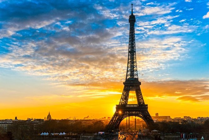 Seine Dinner Cruise, Eiffel Tower Access and Moulin Rouge Show - One long Paris night, with very little dead time