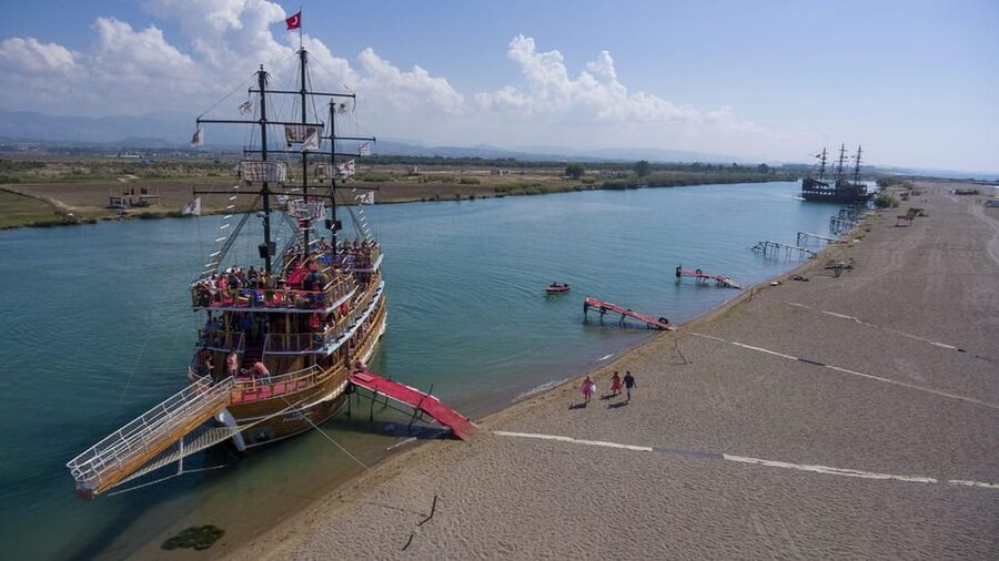 Side: Dolphin Island Boat Trip with Lunch & Unlimited Drinks - What the boat is like for families and couples