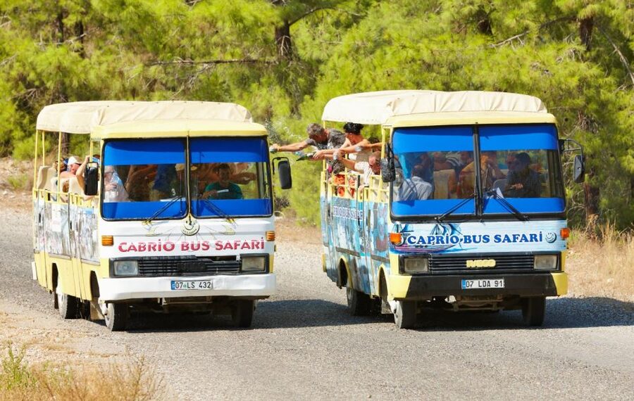 Side: Green Canyon Boat Trip & Bus Safari with Lunch - Lunch beside the lake