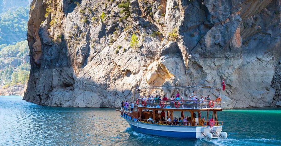 Side: Green Canyon Jeep and Boat Tour with Lunch - Green Lake by boat and in the water