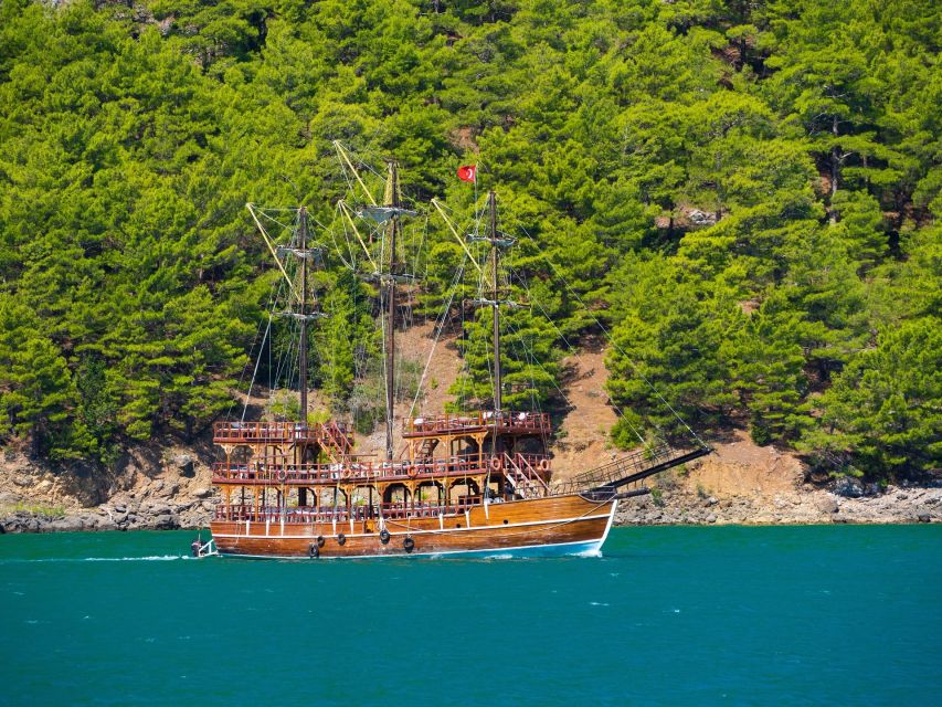 Side: Green Canyon Jeep and Boat Tour with Lunch - The final village stops