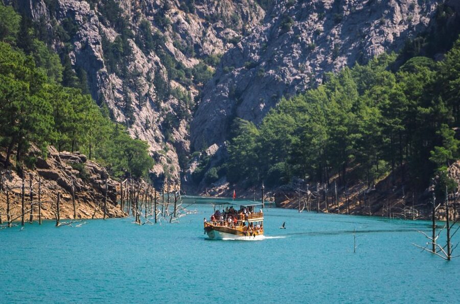 Side: Green Canyon Jeep and Boat Tour with Lunch - The guides and drivers shape the day
