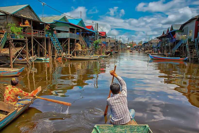 Siem Reap: Kampong Phluk Floating Village Tour with Boat - Walking beneath the tall houses