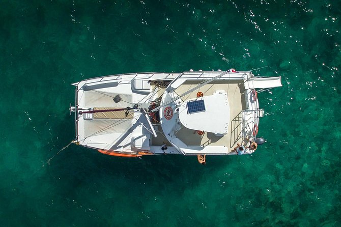 Small Group Snorkeling Cruise with Open Bar and Light Snacks - What the crew adds to the experience