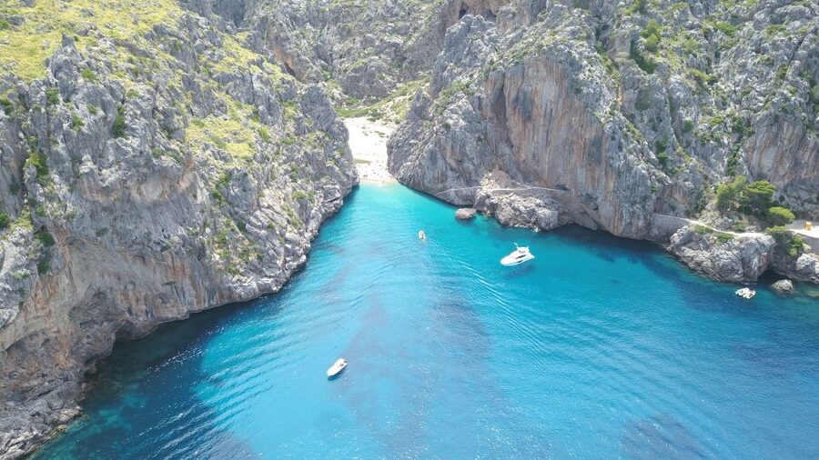 Soller: Sa Calobra & Cala Tuent Speedboat Tour - What the speedboat feels like onboard