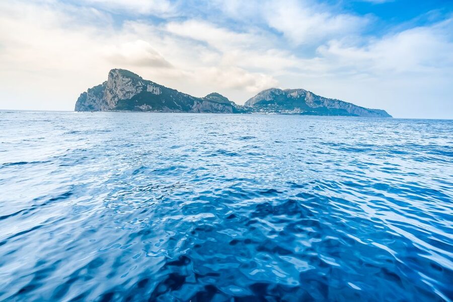 Sorrento: Exclusive Capri Boat Tour and Optional Blue Grotto - What the guides add to the day