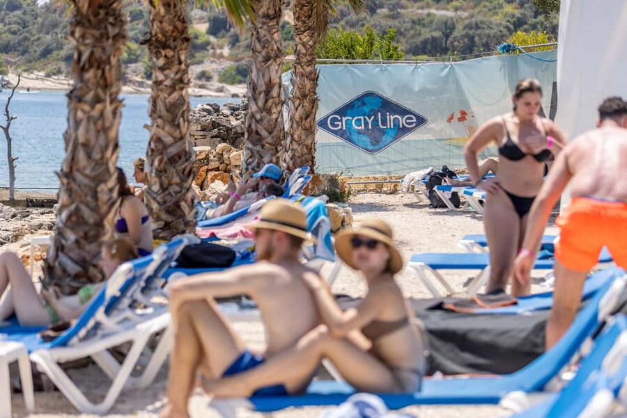 Split: Blue Lagoon 3 Islands All-Inclusive Cruise with Lunch - What the all-inclusive setup really covers