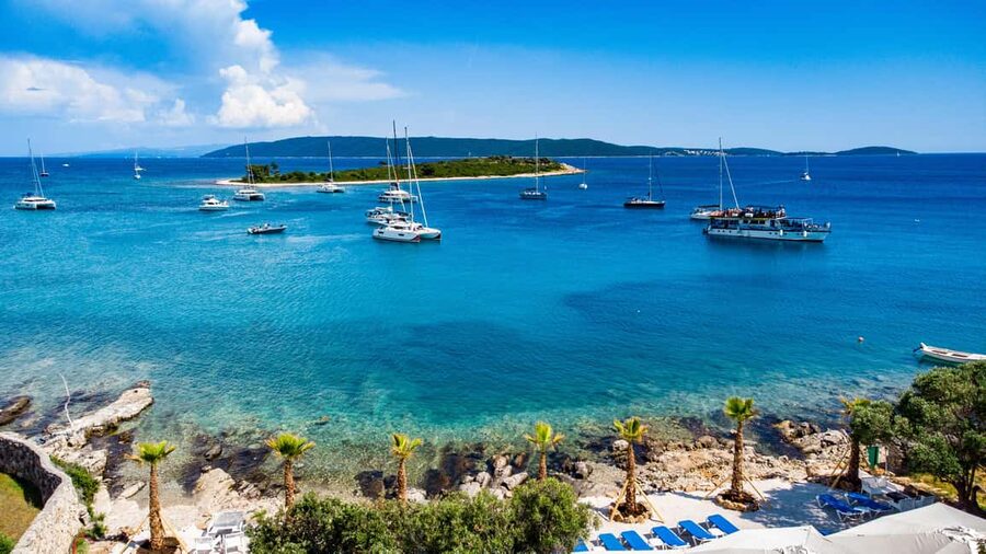 Split: Blue Lagoon 3 Islands All-Inclusive Cruise with Lunch - Krknjaši Blue Lagoon for lunch and a longer rest