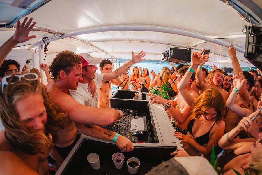 Split: Blue Lagoon Boat Party, Djs, Swim, Shots & AfterParty - Checking In at Inbox Bar