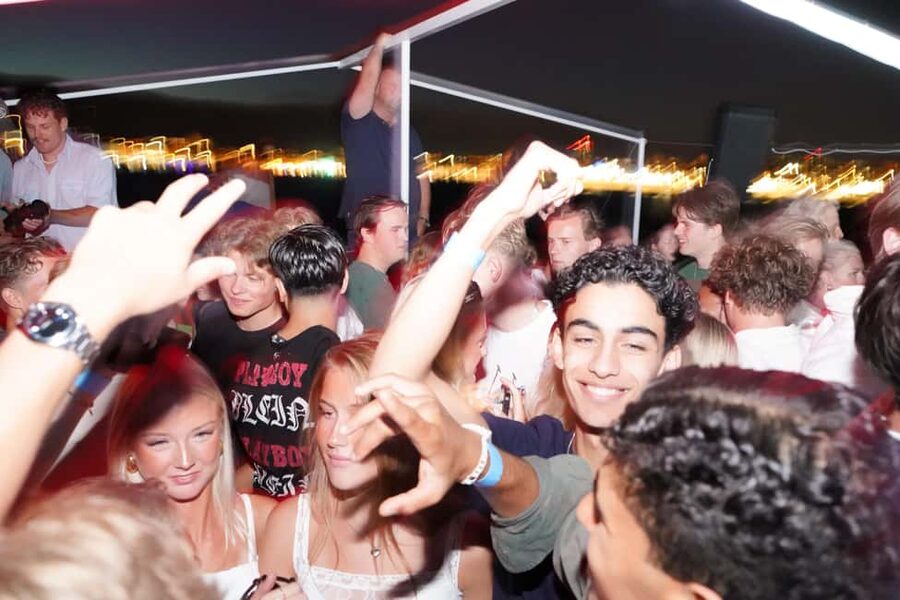 Split: Night Boat Party with DJ, Free Shots & After-Party - Who should book Split After Dark