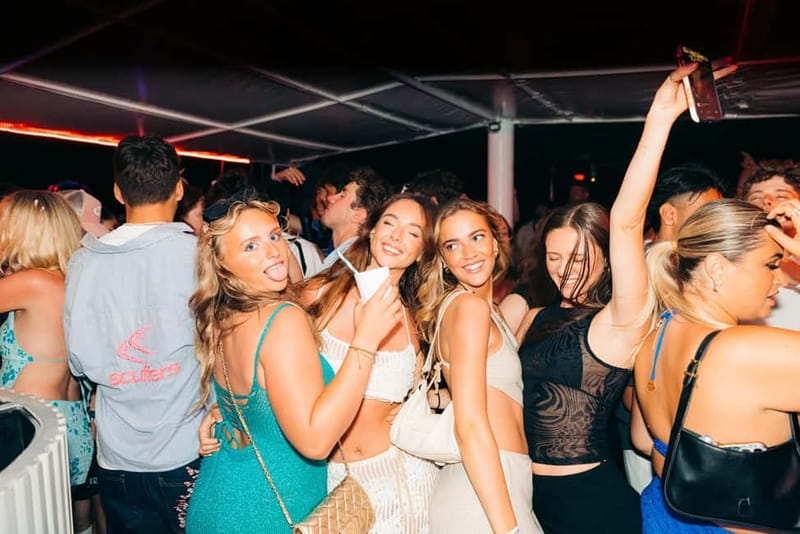 Split: Night Boat Party with Free Shots, Dj and After Party - The pre-party bar gets the evening moving