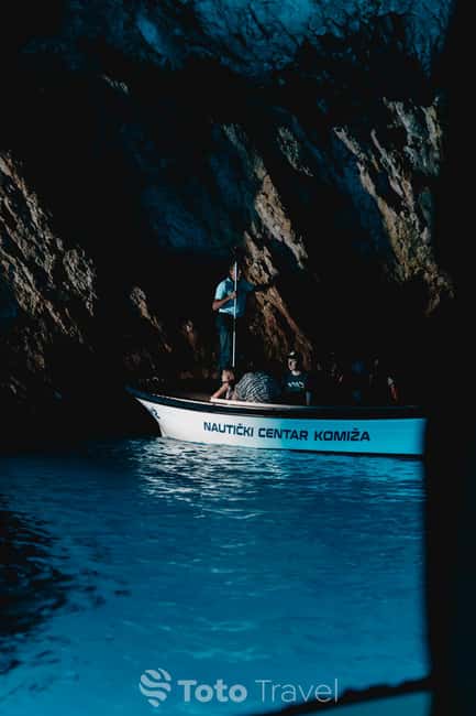 Split/Podstrana: Blue Cave, Hvar & 6 Islands Speedboat Trip - Komiža on Vis, an hour with room to wander