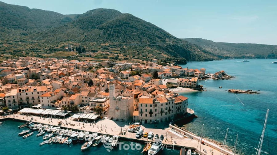 Split/Podstrana: Blue Cave, Hvar & 6 Islands Speedboat Trip - Budikovac and the blue water of Pakleni