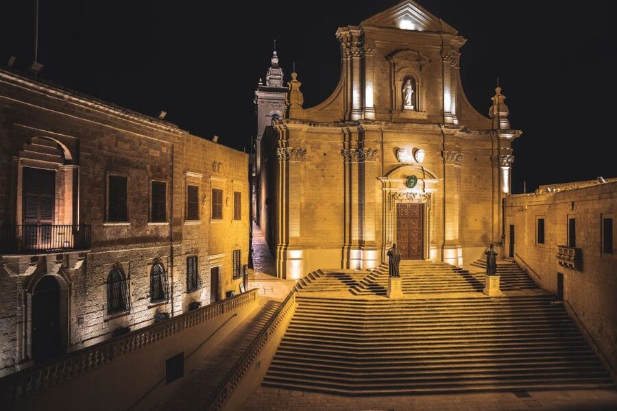 St Paul's Bay: Comino, Blue Lagoon, Gozo, & Caves Boat Tour - The first hour: Malta’s coast by boat