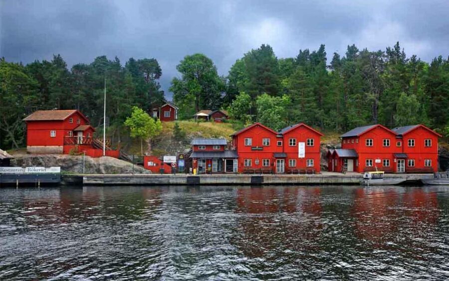 Stockholm: Archipelago Boat Tour - Snacks, drinks, and onboard comfort
