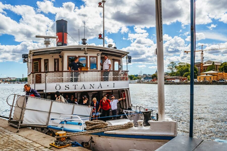 Stockholm: City Archipelago Sightseeing Cruise with Guide - The café, restrooms, and indoor refuge