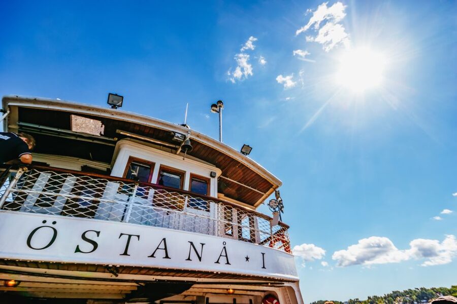 Stockholm: City Archipelago Sightseeing Cruise with Guide - How the live guiding changes the ride