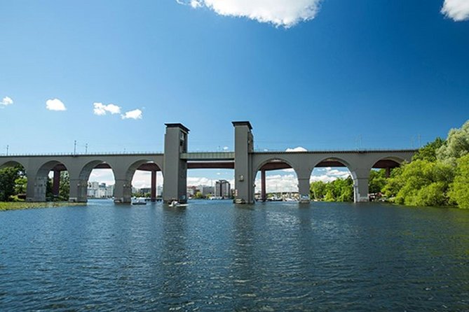 Stockholm: Highlights Boat Tour - Essingen and Hammarby Sjöstad: Stockholm beyond the center