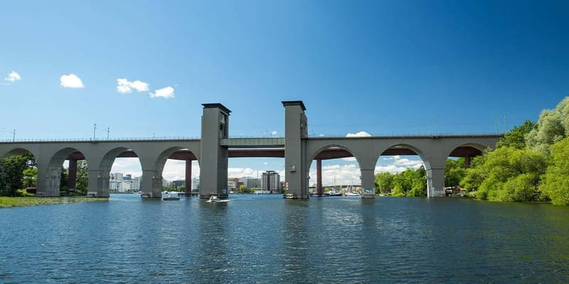 Stockholm: Highlights Boat Tour - Using the multilingual audio guide