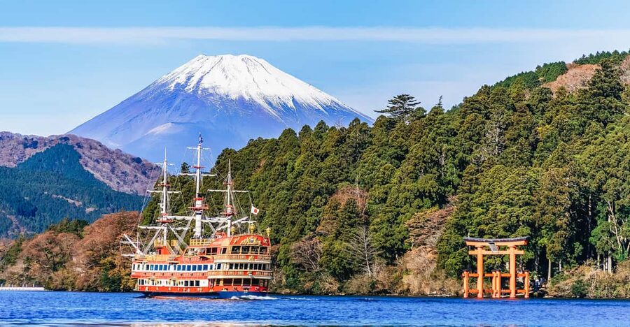 Tokyo Mt Fuji 5th St & Hakone Cruise Bus Tour w/Bullet Train - Cruising Lake Ashi near Hakone