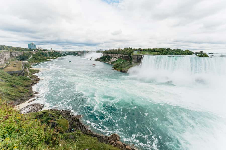 Toronto: Falls Day Tour with Boat Cruise & Niagara-the-Lake - Niagara-on-the-Lake: pretty, historic, and short
