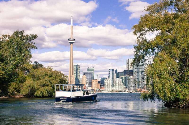 Toronto: Harbor and Islands Sightseeing Cruise - Guides, captains, and the quality of the commentary
