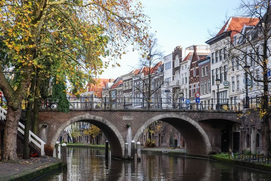 Utrecht: City Canal Cruise - Why Utrecht looks different from the water