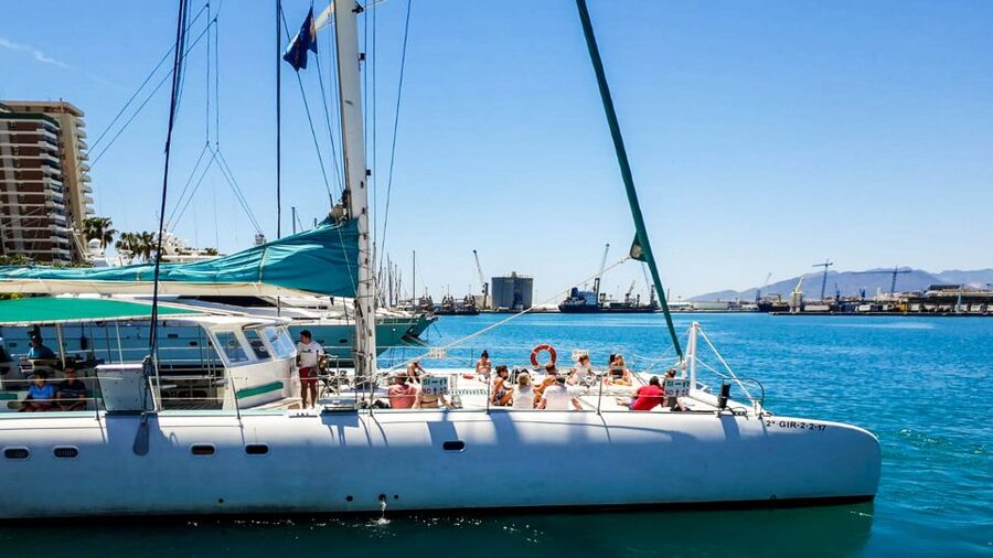 Valencia: Sailing Catamaran with Swimming & Optional DJ - What the 90-minute outing feels like