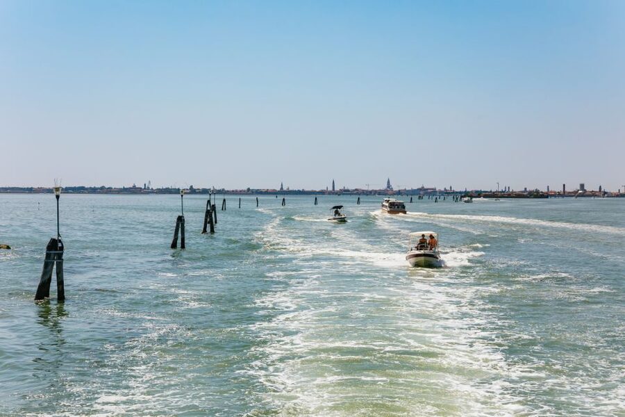 Venice: Burano, Torcello & Murano Boat Tour w/Glassblowing - Guide service and the level of independence