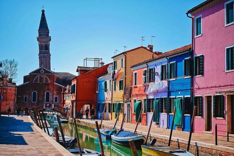 Venice: Murano & Burano Panoramic Boat Tour w/ Glassblowing - Burano: color, lace, and a better walk