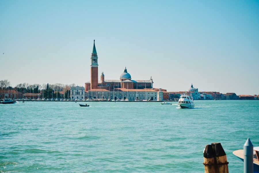 Venice: Murano & Burano Panoramic Boat Tour w/ Glassblowing - Comfort, boarding, and practical limits