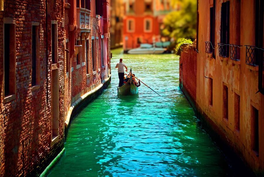 Venice: Private Gondola Cruise for up to 5 Passengers - What your gondolier does, and does not do