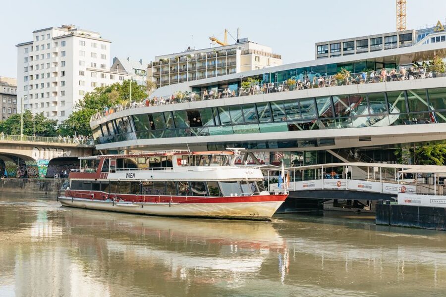 Vienna: 3-Course Evening Dinner Cruise - What the evening is really like