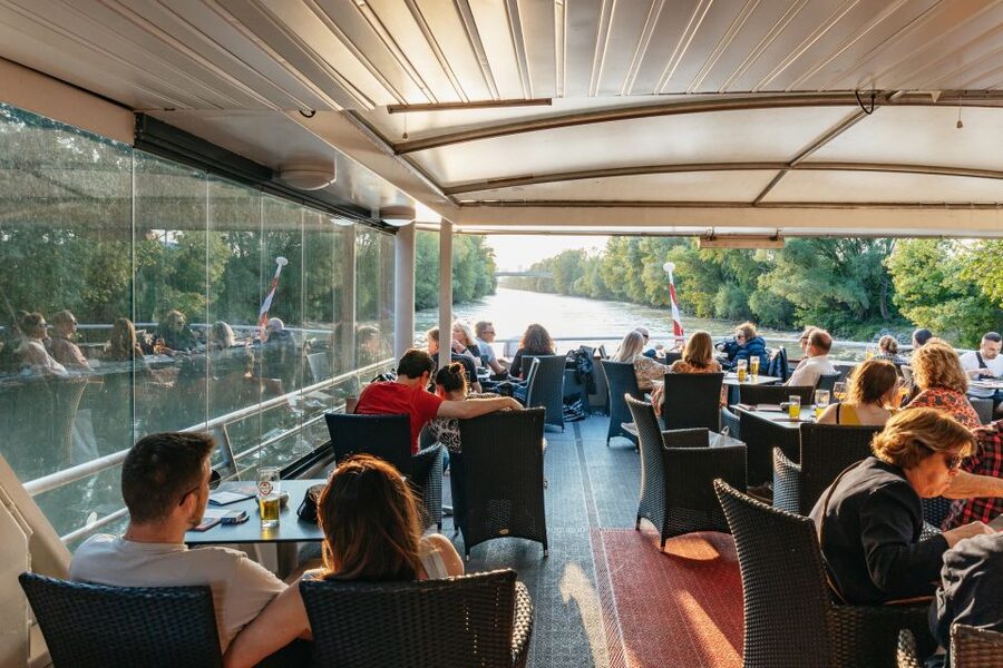 Vienna: 3-Course Evening Dinner Cruise - The three-course dinner, from aperitif to dessert