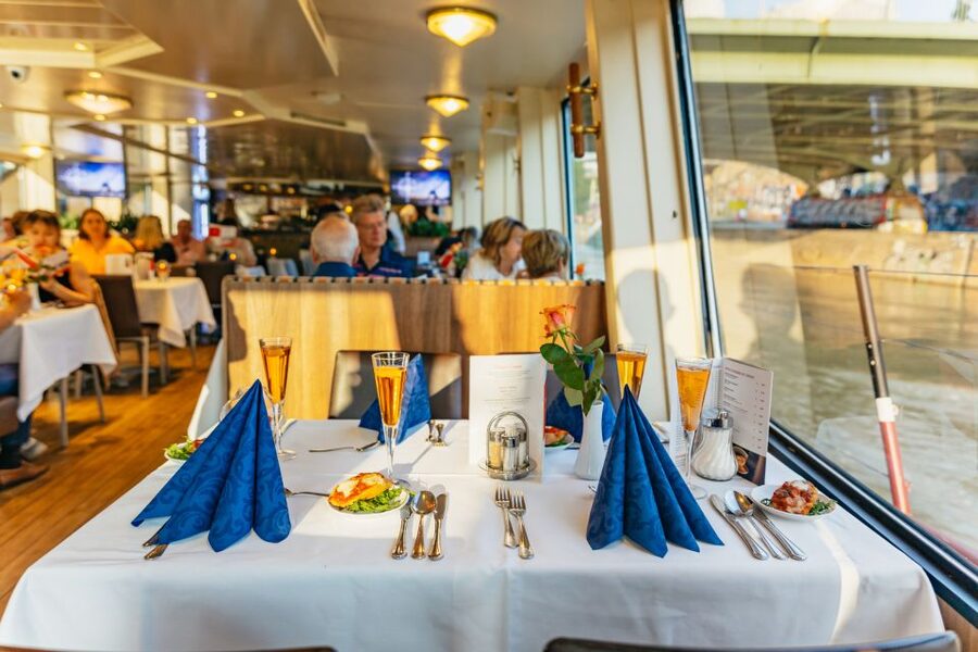 Vienna: 3-Course Evening Dinner Cruise - The route: canal first, Danube later