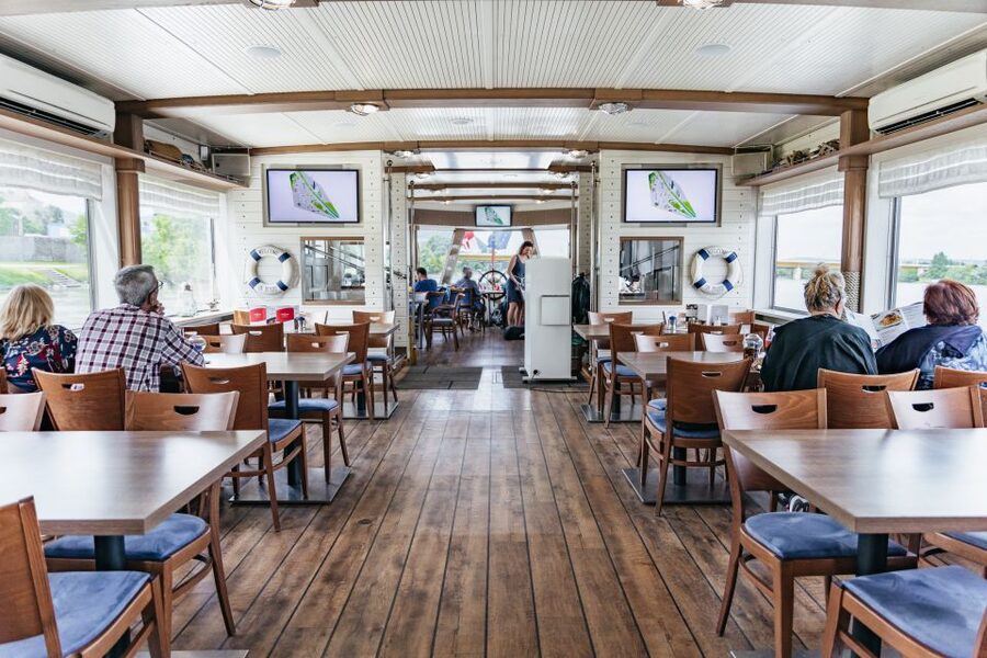 Vienna: City Cruise with Optional Lunch - The onboard lunch, schnitzel, and drinks