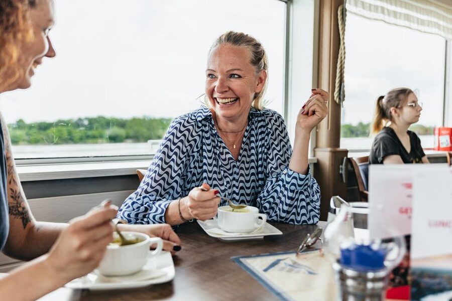 Vienna: City Cruise with Optional Lunch - Choosing a seat for weather and comfort
