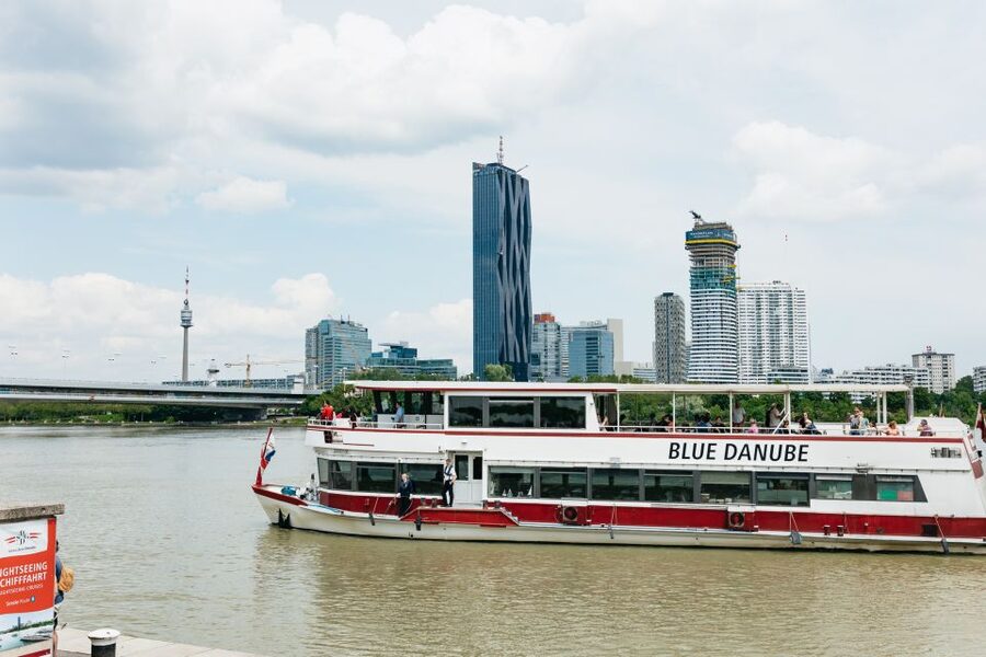 Vienna: City Cruise with Optional Lunch - Commentary, screens, and how much you learn