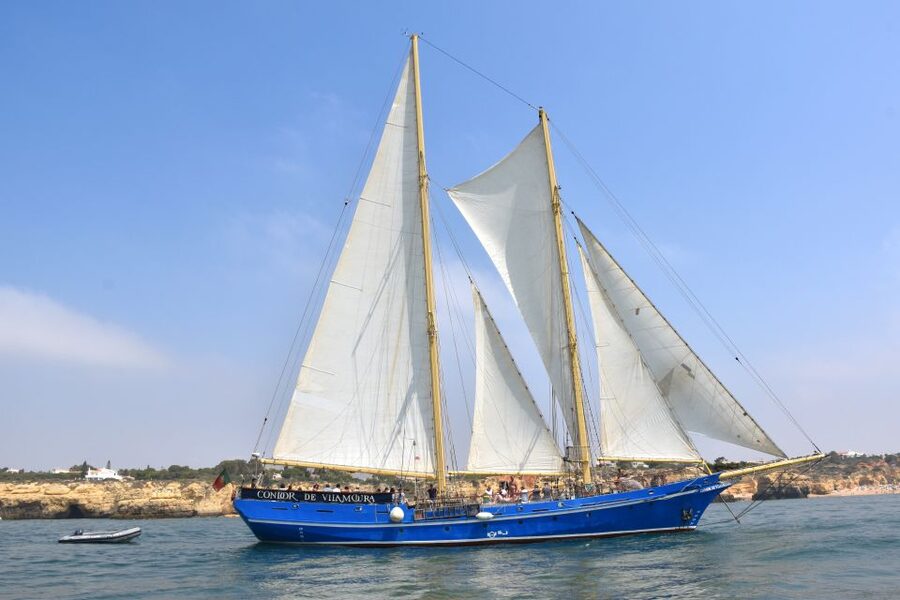 Vilamoura: Algarve Coast 3-Hour Sailing Cruise With Open Bar - What to Bring for a Comfortable Three Hours