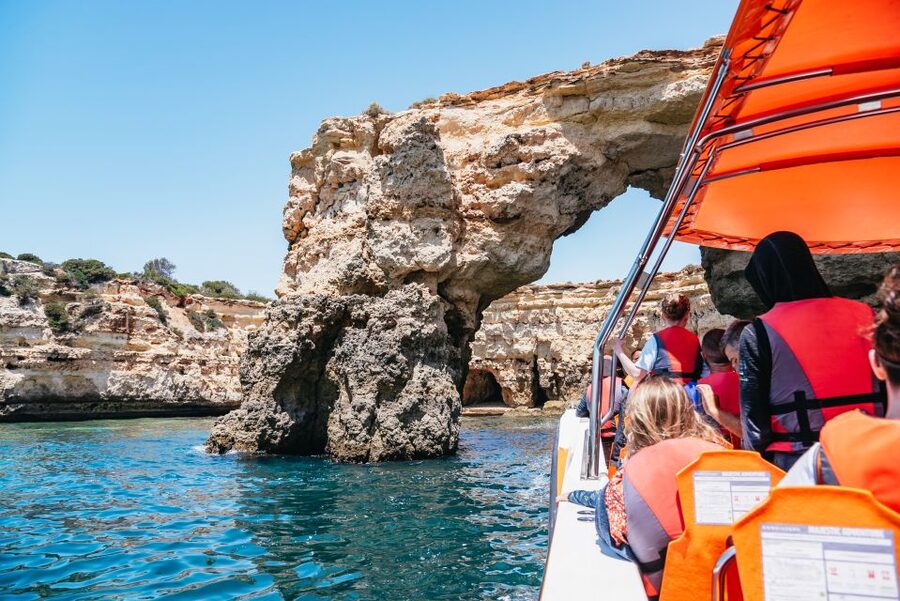 Vilamoura: Benagil Cave Boat Tour with Entry&Dolphin search - Who should take this tour?