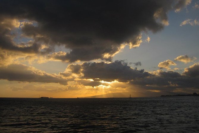 Waikiki Signature Sunset Catamaran Sail - What the $89.95 price really covers