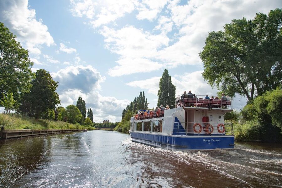 York: Daytime Sightseeing Boat Cruise with Live Commentary - Inside the boat and up on deck