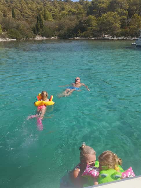 Zadar: 3-Stop Blue Lagoon & Snorkeling Cruise with Drinks - The skipper can make or break the experience
