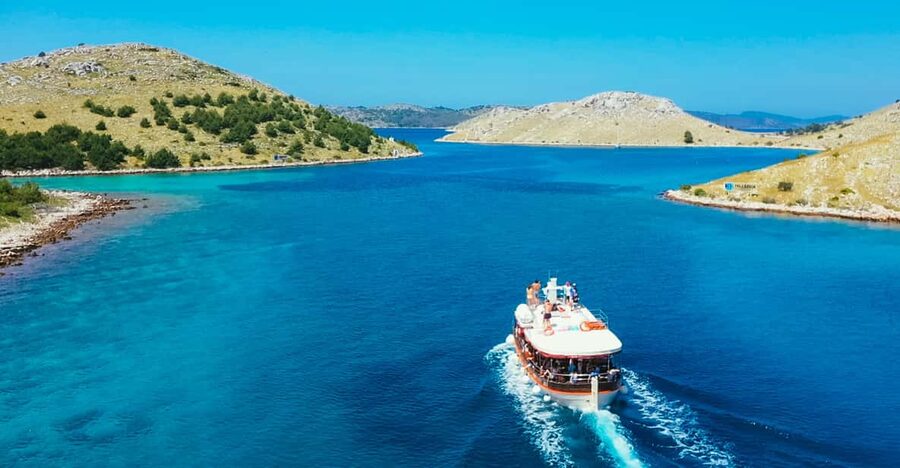 Zadar: Kornati Boat Trip with Lunch and Swim Stops - Breakfast, rakija, and a friendly start